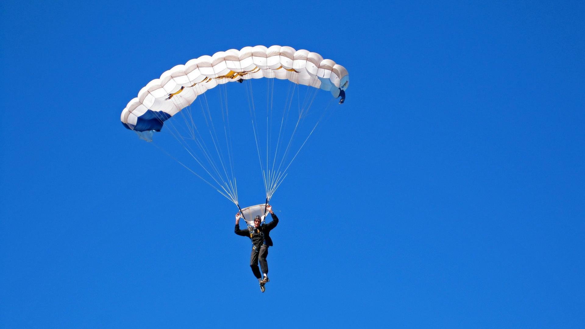 篮球运动员竞技心理韧性培养策略与实证研究，篮球运动员的心理素质训练应把重点放在